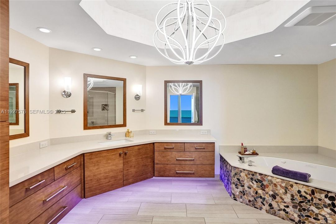 Activo con contrato: $1,875,000 (3 camas, 4 baños, 2823 Pies cuadrados)