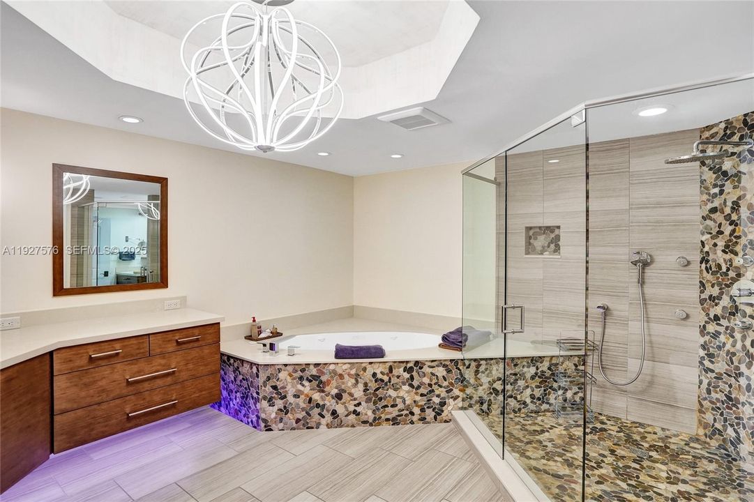 Activo con contrato: $1,875,000 (3 camas, 4 baños, 2823 Pies cuadrados)