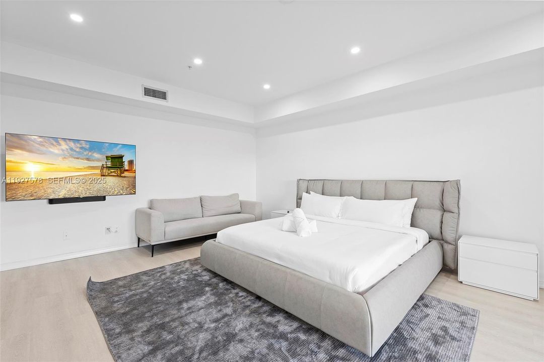 В аренду: $13,900 (3 спален, 3 ванн, 2640 Квадратных фут)