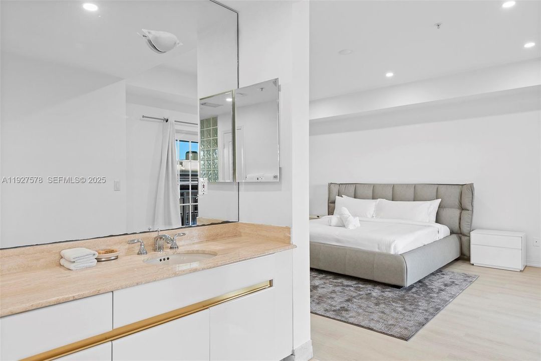 В аренду: $13,900 (3 спален, 3 ванн, 2640 Квадратных фут)