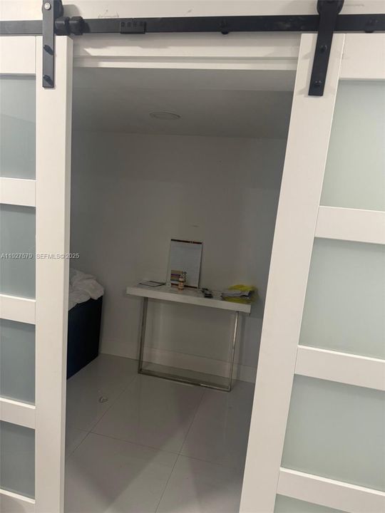 В аренду: $3,000 (2 спален, 1 ванн, 1300 Квадратных фут)