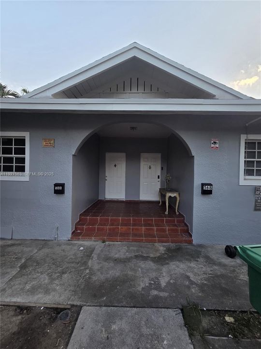 В аренду: $2,295 (2 спален, 1 ванн, 700 Квадратных фут)