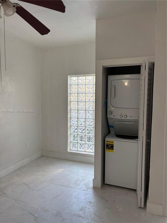 В аренду: $2,295 (2 спален, 1 ванн, 700 Квадратных фут)