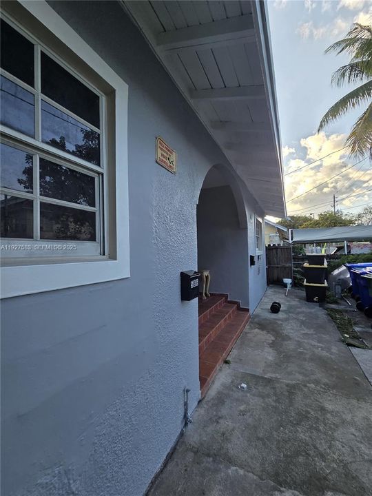 В аренду: $2,295 (2 спален, 1 ванн, 700 Квадратных фут)