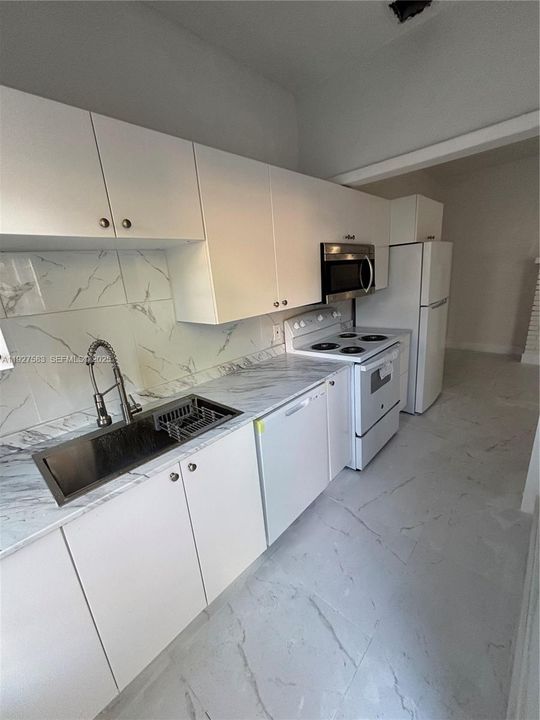 В аренду: $2,295 (2 спален, 1 ванн, 700 Квадратных фут)