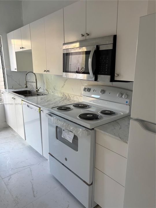 В аренду: $2,295 (2 спален, 1 ванн, 700 Квадратных фут)