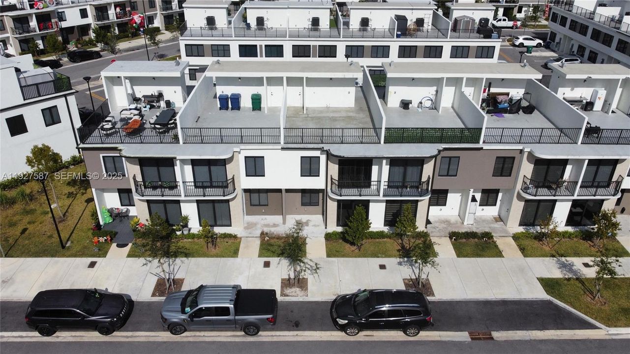 En Renta: $3,000 (4 camas, 3 baños, 1398 Pies cuadrados)