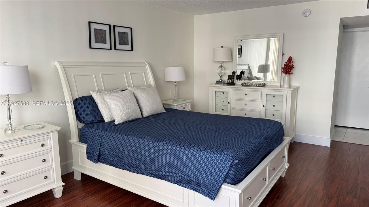 出租: $2,500 (2 贝兹, 2 浴室, 1565 平方英尺)