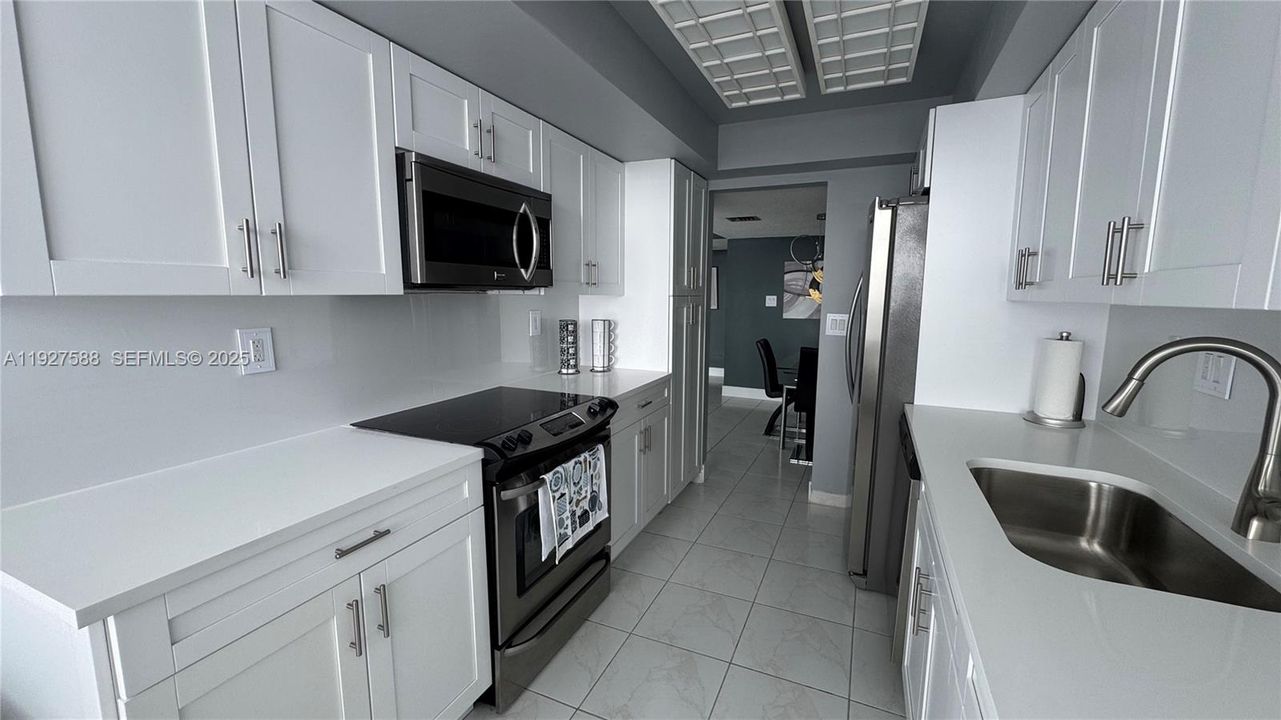 出租: $2,500 (2 贝兹, 2 浴室, 1565 平方英尺)