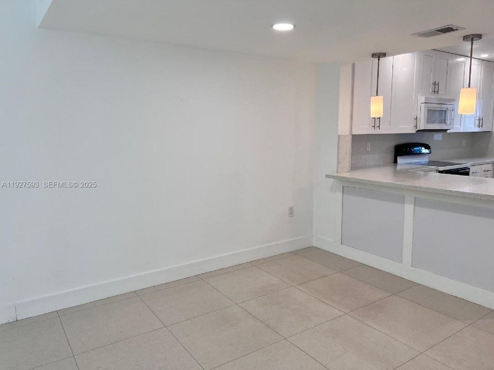 出租: $2,500 (2 贝兹, 2 浴室, 1034 平方英尺)