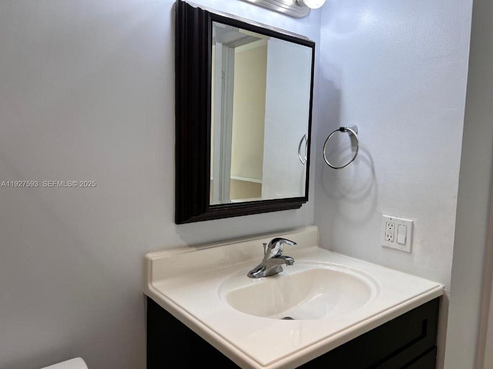 出租: $2,500 (2 贝兹, 2 浴室, 1034 平方英尺)