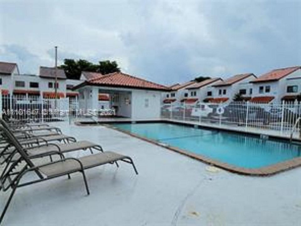 出租: $2,500 (2 贝兹, 2 浴室, 1034 平方英尺)