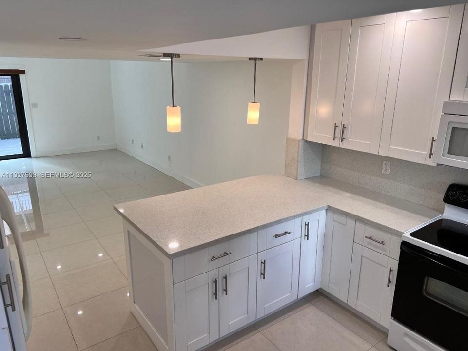 出租: $2,500 (2 贝兹, 2 浴室, 1034 平方英尺)