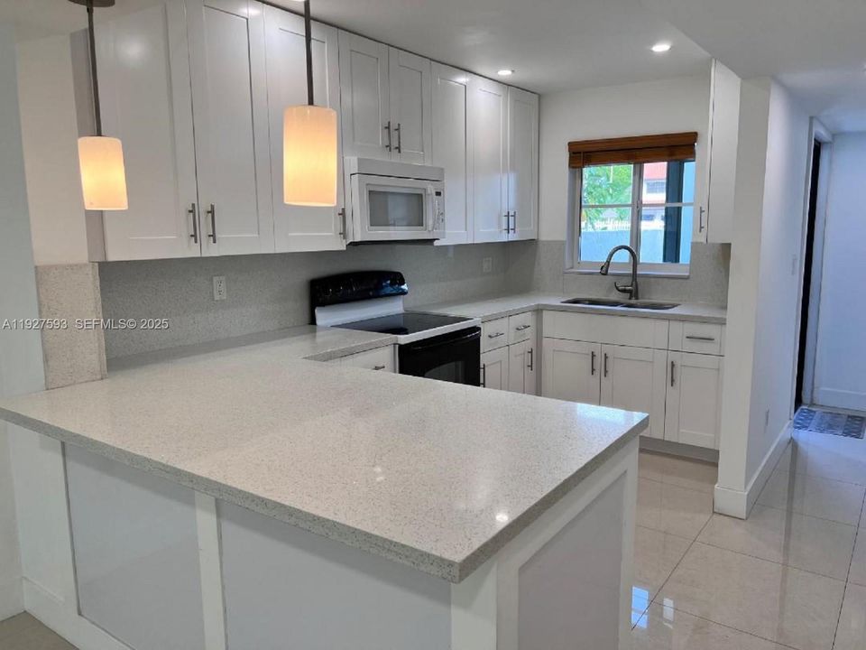 出租: $2,500 (2 贝兹, 2 浴室, 1034 平方英尺)