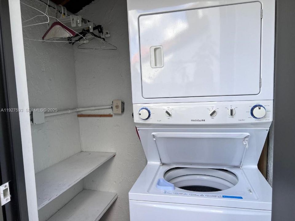 出租: $2,500 (2 贝兹, 2 浴室, 1034 平方英尺)