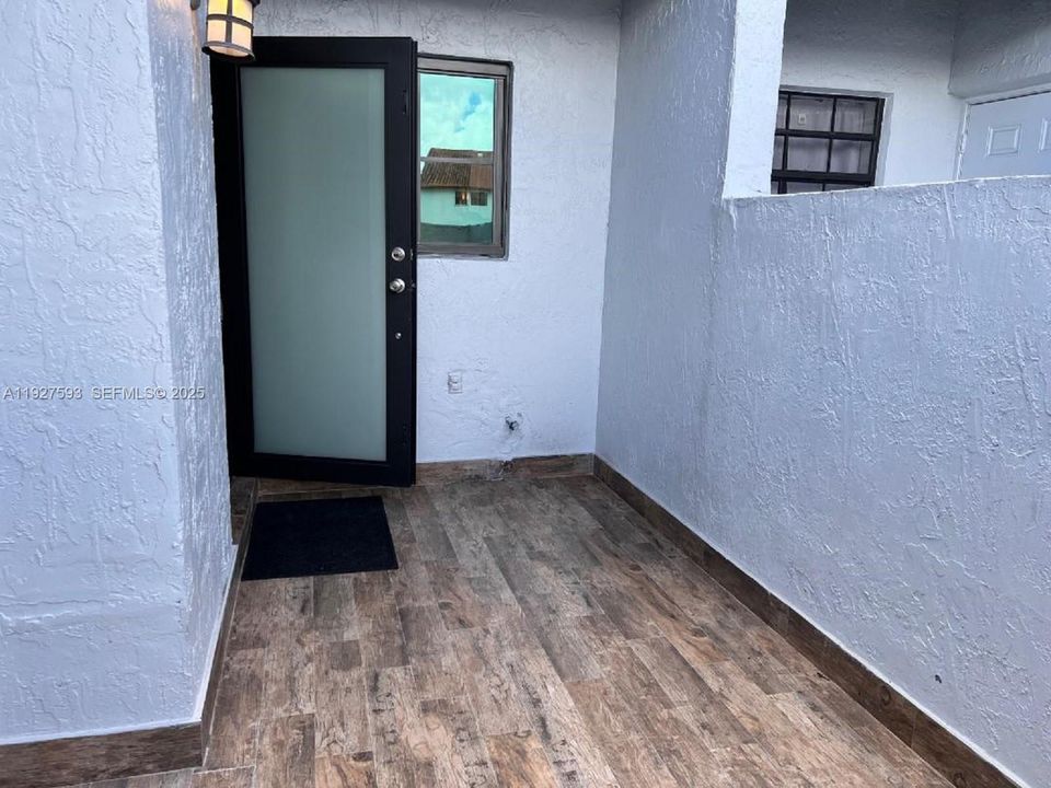 出租: $2,500 (2 贝兹, 2 浴室, 1034 平方英尺)