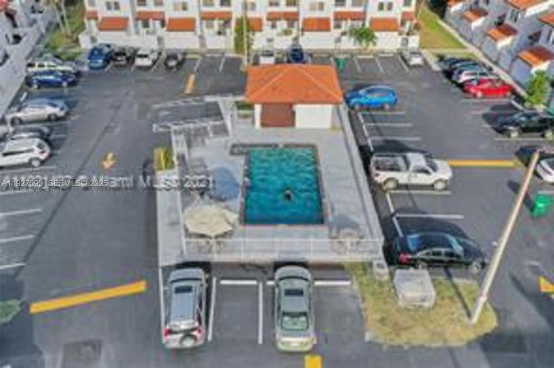 出租: $2,500 (2 贝兹, 2 浴室, 1034 平方英尺)