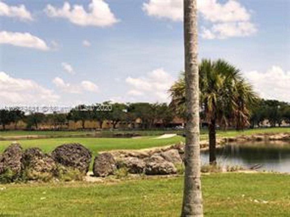 出租: $2,500 (2 贝兹, 2 浴室, 1034 平方英尺)