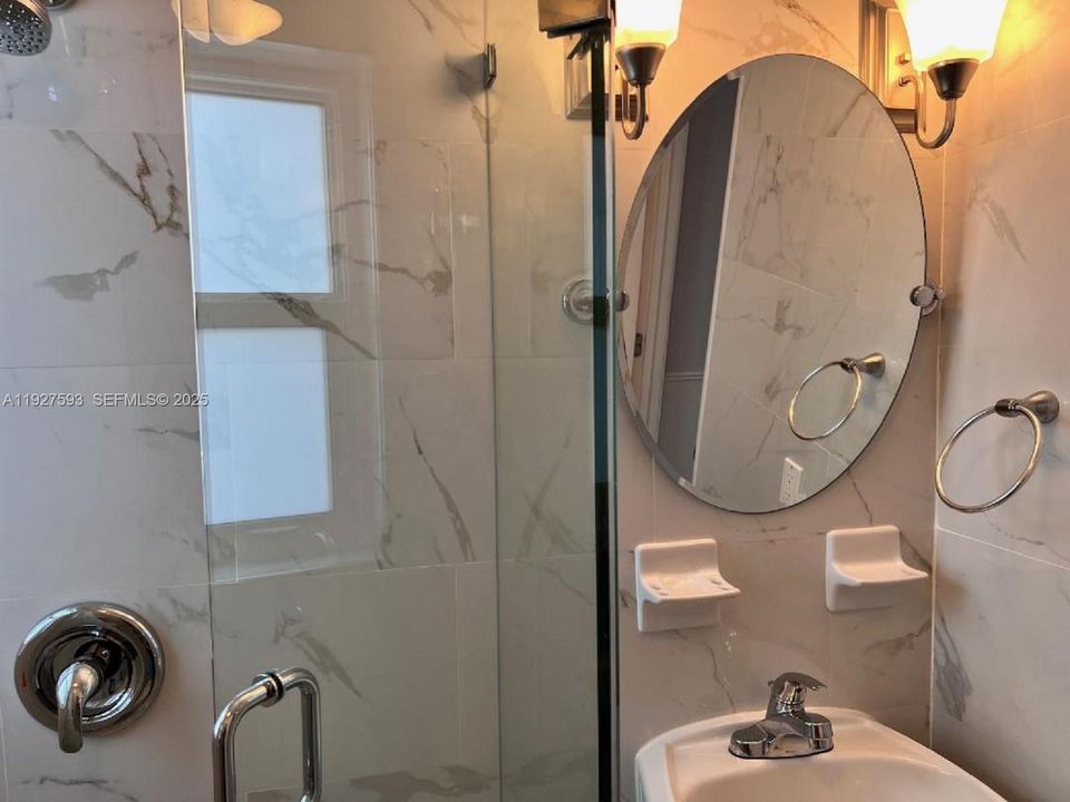 出租: $2,500 (2 贝兹, 2 浴室, 1034 平方英尺)