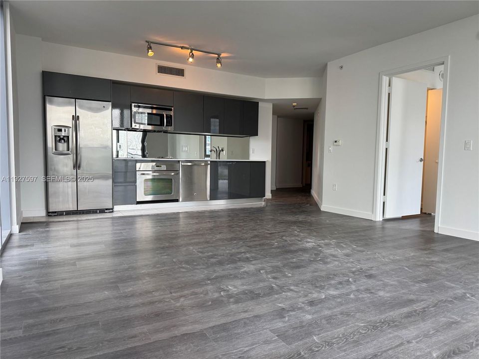 В аренду: $3,500 (2 спален, 2 ванн, 1016 Квадратных фут)