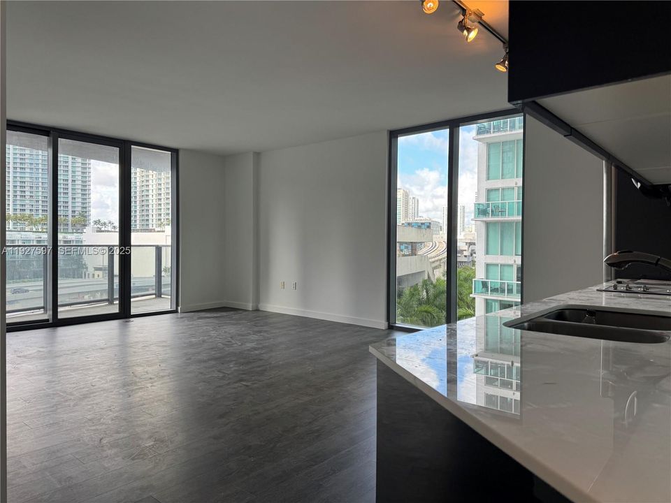 В аренду: $3,500 (2 спален, 2 ванн, 1016 Квадратных фут)