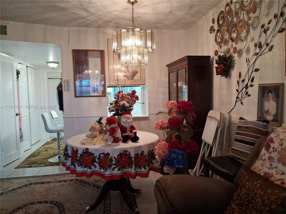 待售: $130,000 (2 贝兹, 2 浴室, 850 平方英尺)