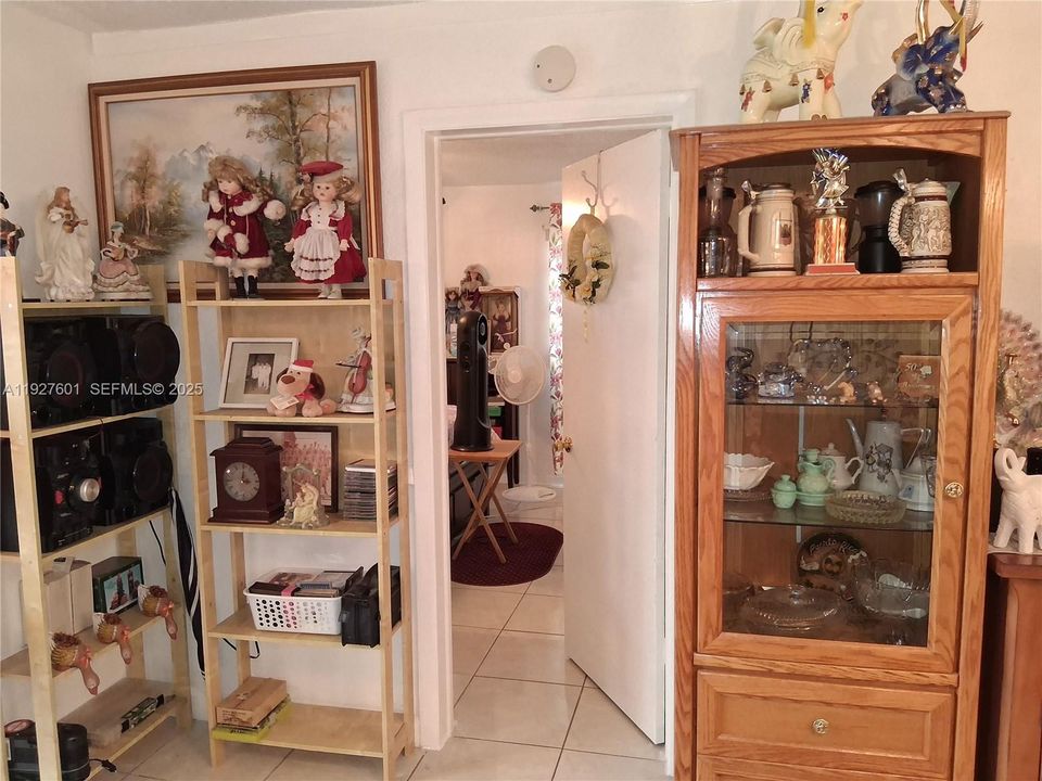 待售: $130,000 (2 贝兹, 2 浴室, 850 平方英尺)