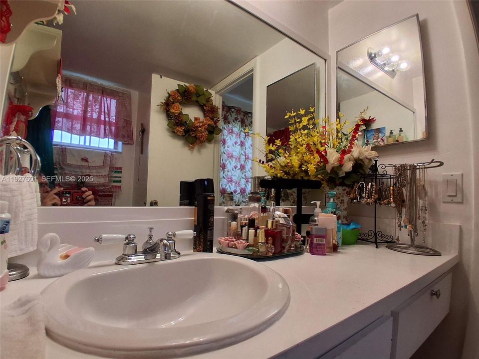 待售: $130,000 (2 贝兹, 2 浴室, 850 平方英尺)