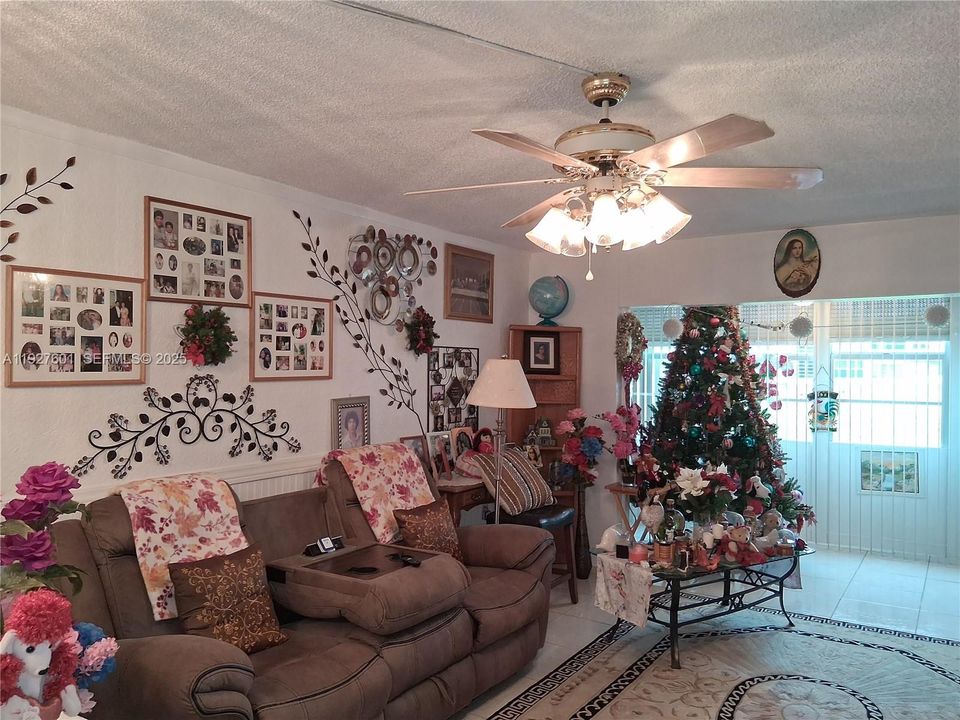 待售: $130,000 (2 贝兹, 2 浴室, 850 平方英尺)