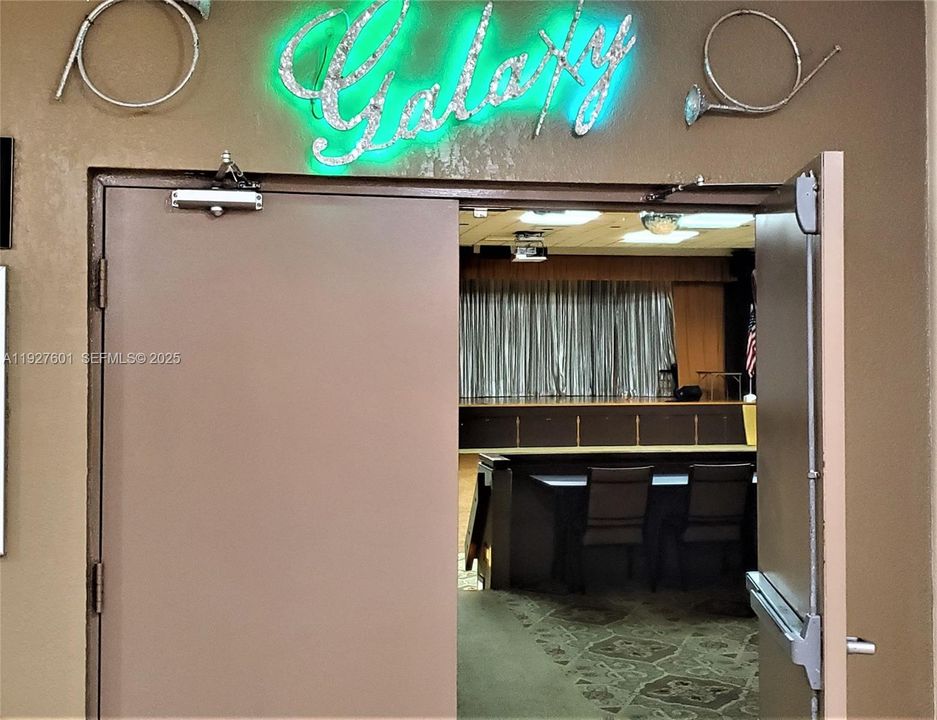 待售: $130,000 (2 贝兹, 2 浴室, 850 平方英尺)