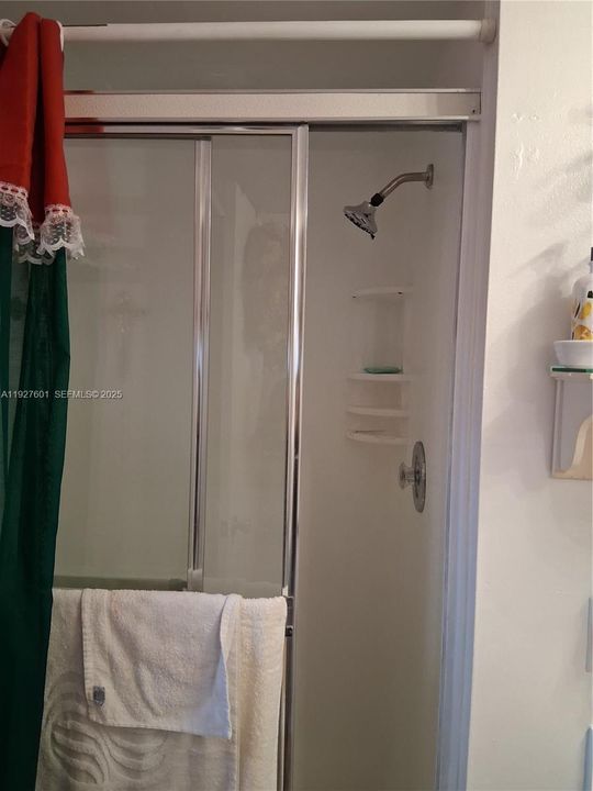 待售: $130,000 (2 贝兹, 2 浴室, 850 平方英尺)