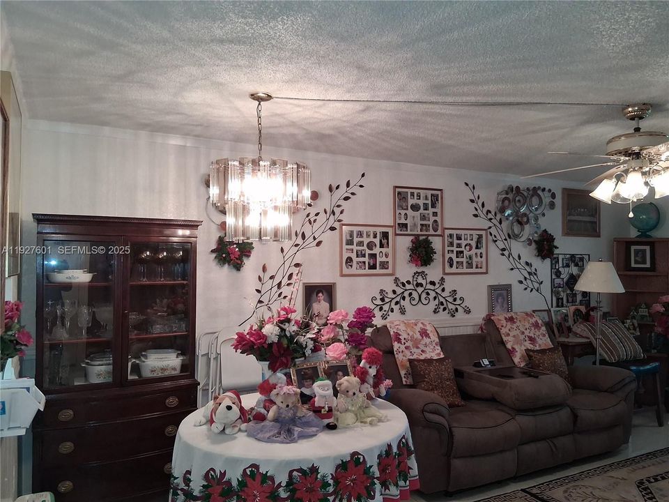 待售: $130,000 (2 贝兹, 2 浴室, 850 平方英尺)