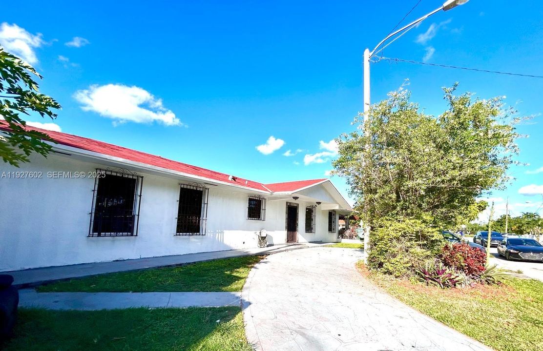 En Venta: $800,000 (5 camas, 3 baños, 2136 Pies cuadrados)