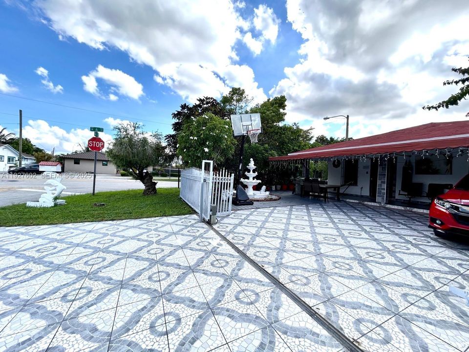 En Venta: $800,000 (5 camas, 3 baños, 2136 Pies cuadrados)