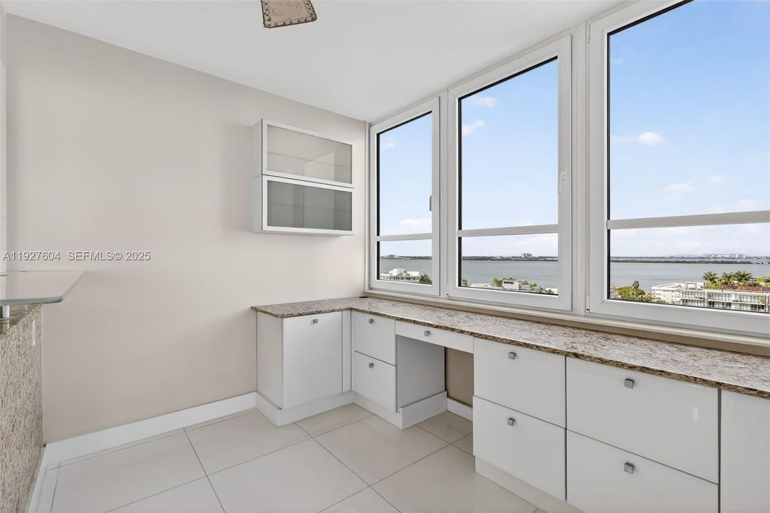 В аренду: $8,750 (2 спален, 2 ванн, 1733 Квадратных фут)