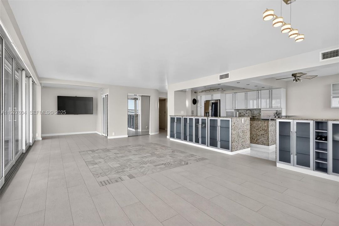 В аренду: $8,750 (2 спален, 2 ванн, 1733 Квадратных фут)