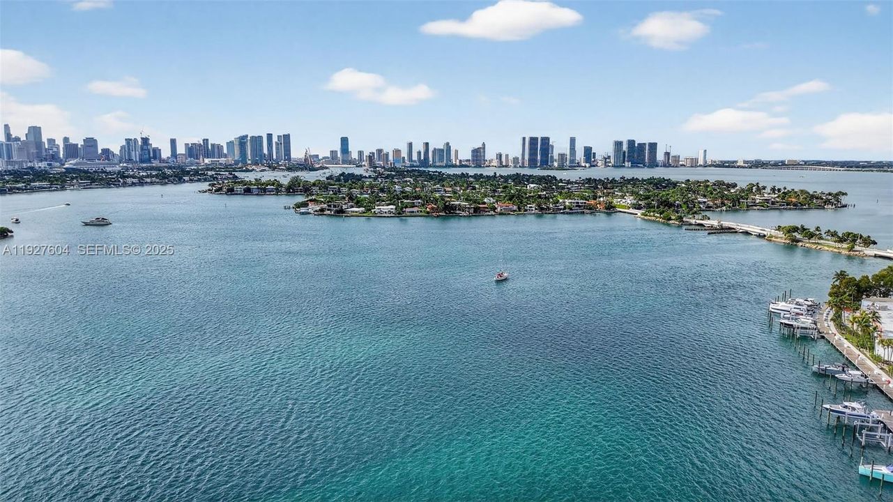 В аренду: $8,750 (2 спален, 2 ванн, 1733 Квадратных фут)