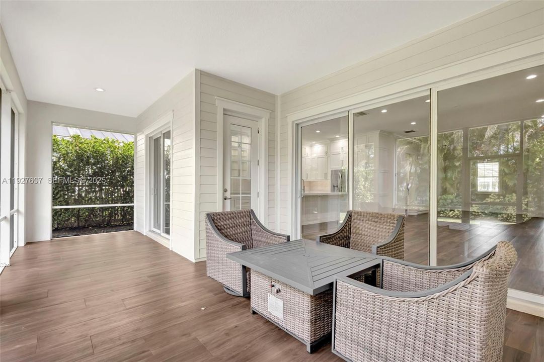 В аренду: $7,000 (2 спален, 2 ванн, 1910 Квадратных фут)