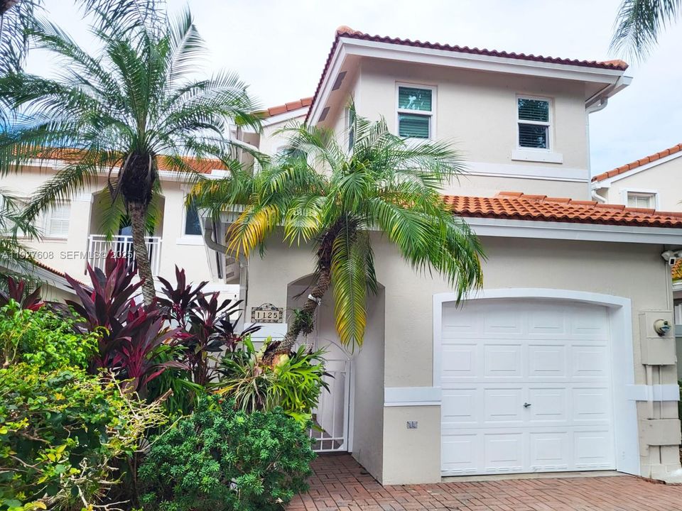 В аренду: $4,100 (3 спален, 2 ванн, 1748 Квадратных фут)