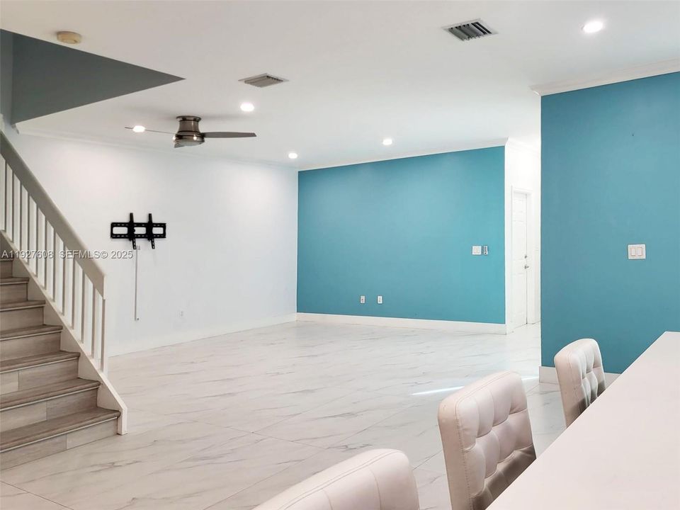 В аренду: $4,100 (3 спален, 2 ванн, 1748 Квадратных фут)