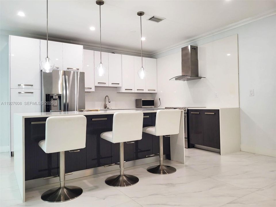 В аренду: $4,100 (3 спален, 2 ванн, 1748 Квадратных фут)