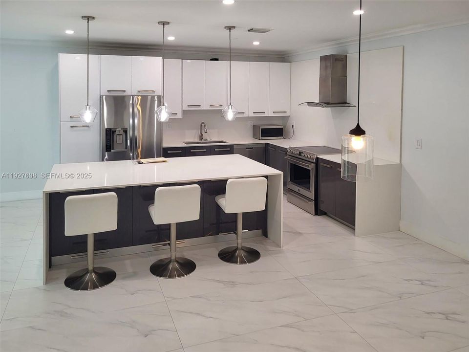 В аренду: $4,100 (3 спален, 2 ванн, 1748 Квадратных фут)