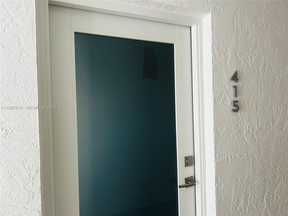 For Rent: $2,350 (1 beds, 2 baths, 752 Square Feet)