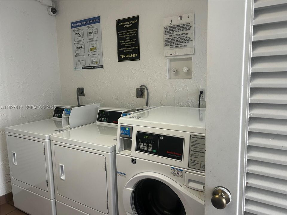 For Rent: $2,350 (1 beds, 2 baths, 752 Square Feet)