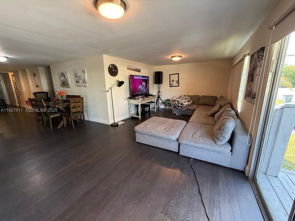 待售: $340,000 (4 贝兹, 2 浴室, 1472 平方英尺)