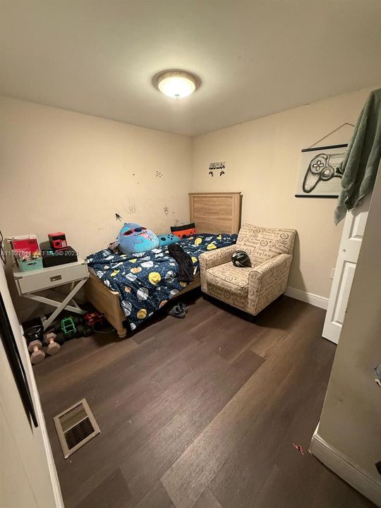 待售: $340,000 (4 贝兹, 2 浴室, 1472 平方英尺)