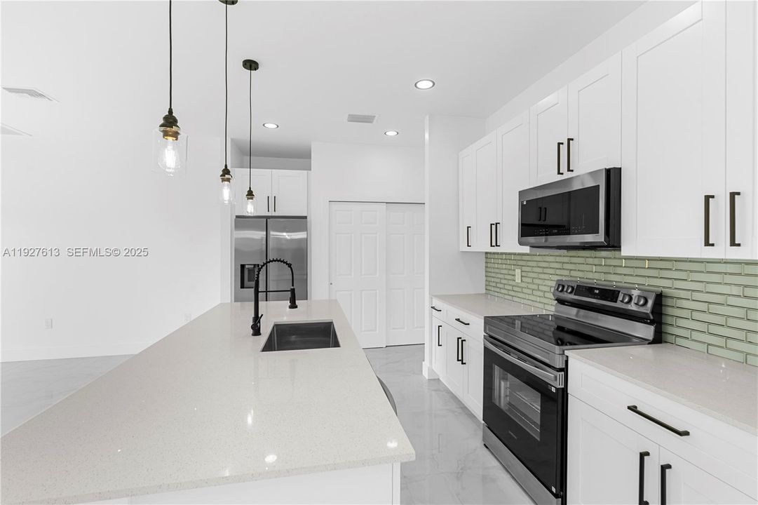 En Venta: $330,000 (3 camas, 2 baños, 0 Pies cuadrados)