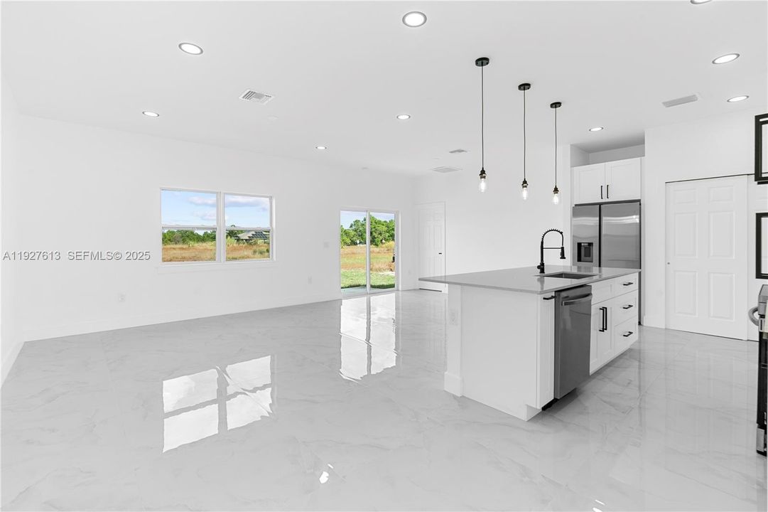 En Venta: $330,000 (3 camas, 2 baños, 0 Pies cuadrados)