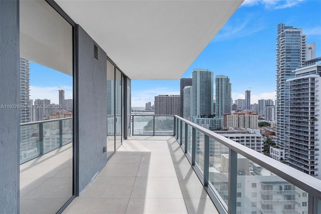 В аренду: $19,000 (4 спален, 5 ванн, 2743 Квадратных фут)