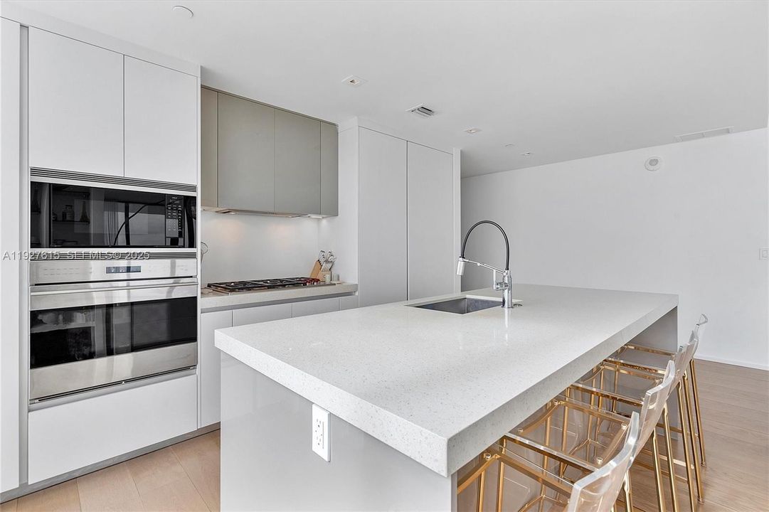 В аренду: $19,000 (4 спален, 5 ванн, 2743 Квадратных фут)